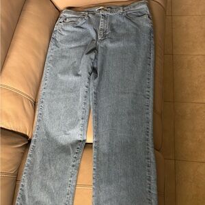 Women’s Lee Relaxed Fit Jeans - Classic Blue 18 Long Relaxed Fit worn once.